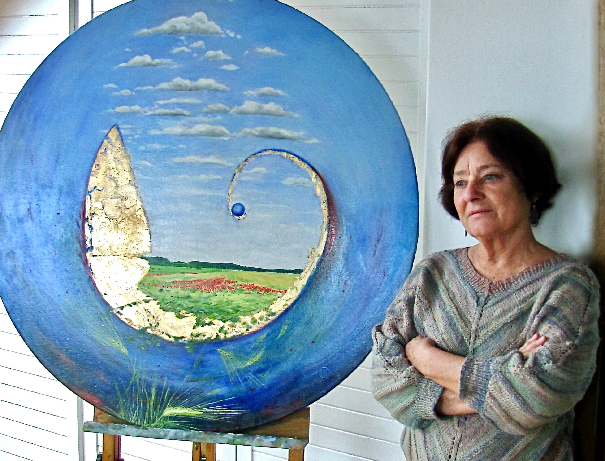 Foto von barbara langhans neben einem ihrer Werke